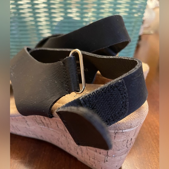 NWOT Jessica Cline Black Wedge Sandals - Picture 7 of 7